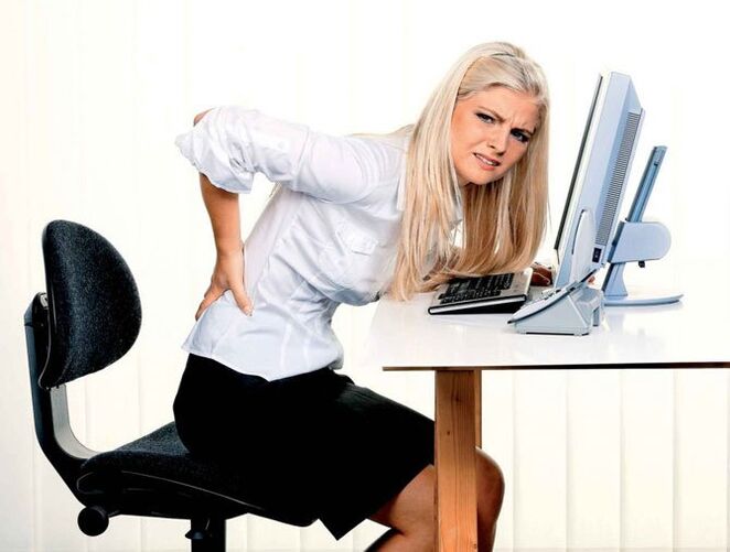 у дзяўчыны баліць спіна